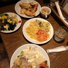 ドリンクバー付1300円