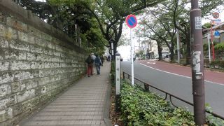 台東区と荒川区の境目にある変哲も無い坂道