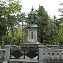 佐竹義堯公銅像