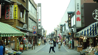 優しい人々の待つお店が並ぶ、古い町並み