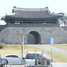 蒼龍門 （華城東門）