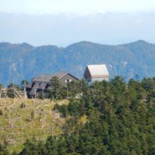 最高峰八経ヶ岳から弥山方面を見る