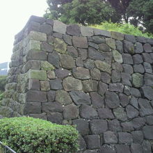 皇居石垣が切られています。旧来の石垣面と石垣切面が異なります
