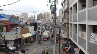 ありふれた階段だけど……。