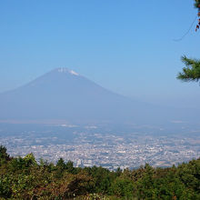 真ん中に富士山
