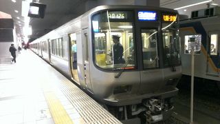 南海とJR西日本が乗り入れる空港直結駅です