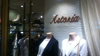 外堀地下３番通りの角にあるレディスのお店