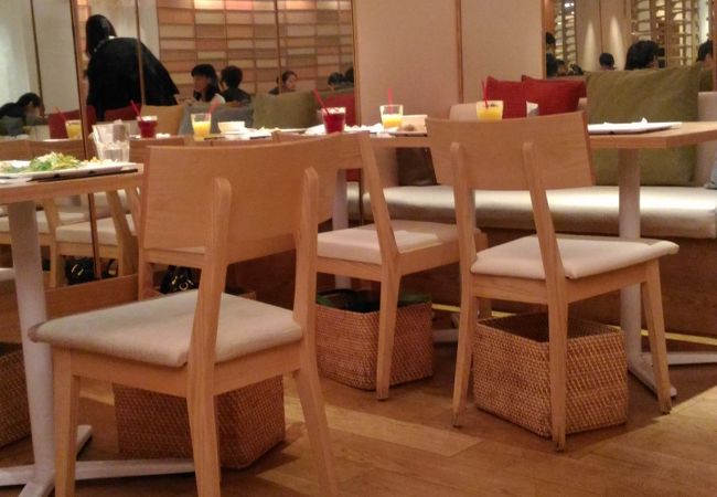 あっさり、女子高生多し。