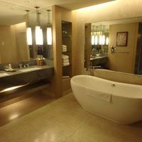 広くて素敵なバスルームでした