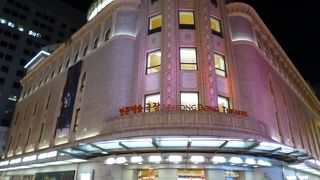 演劇専用の劇場だそうです