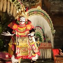 鬼神が森の中を一人で戯れる姿を踊りにしたもの