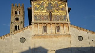 モザイクきらきらの教会