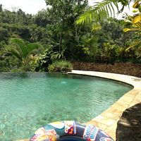 広いプライベートプール