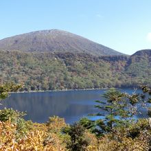 向こうは韓国岳。