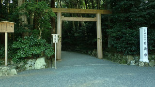 森の中にある弟神のお社