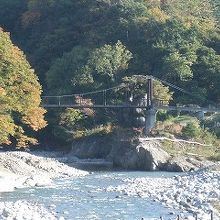 笹笛橋まで遊歩道を散策するのも気持ちがいい