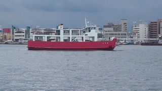 女木島行きのフェリーです