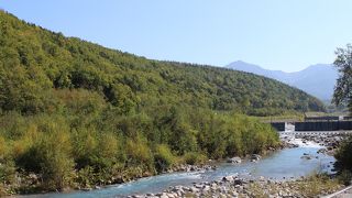 青い池の散策の先に流れる川