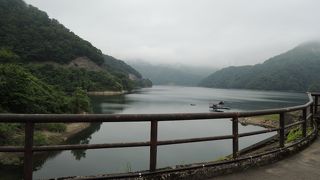 ダムから見る九頭竜湖も美しい