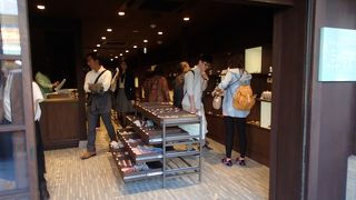 観光客に人気の界隈。