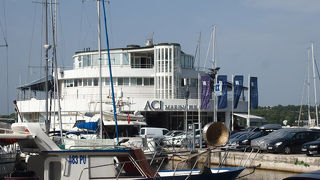 PULAの港の奥に位置するヨットハーバー