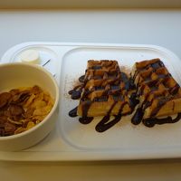 ワッフルを自分でトッピングしました