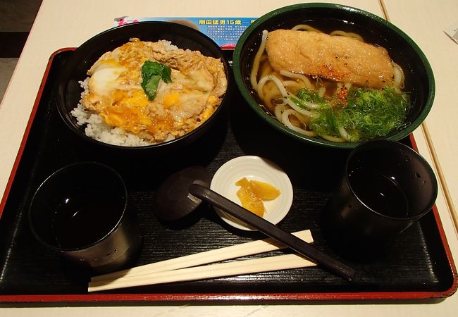 ダシの味が一流！くずはモールのフードコート内に「味万」の店があります