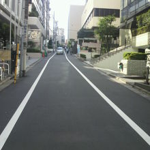 帯坂の中間付近から、登り坂の様子を収めた写真です。