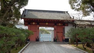 何気なく街中に残っている城跡