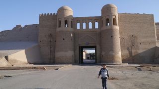 住宅街を抜けた所にある