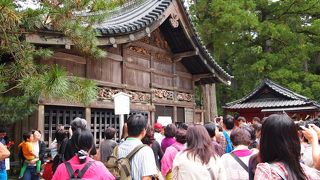 東照宮内で一番人が集まっています