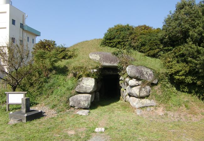 黒田小学校の横にあります