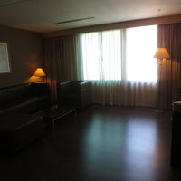 広いリビングルーム付でしたが、照明が少なく夜暗い。