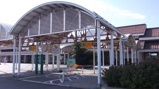 東郷池を遠く眺める道の駅