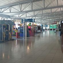 ターミナル内は閑散としています。