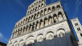 代表的なピサ・ルッカ様式の教会