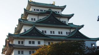 金のしゃちほこ