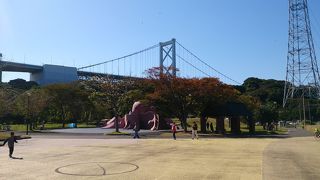 関門橋の九州側の足もと一帯に広がる公園
