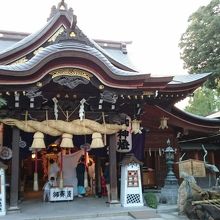 右手には塩水が出ています　飲むことが出来ます　かなりしょっぱ