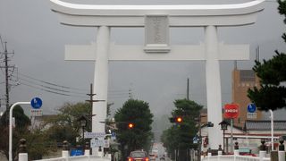 出雲大社はこの一の鳥居から参拝を