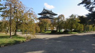 三重の濠と土塁・・・