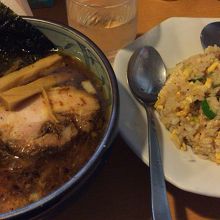 ラーメンと100円チャーハン