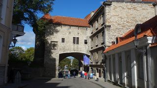 ラエコヤ広場から北のスール・ランナ門に続く南北に走る道。