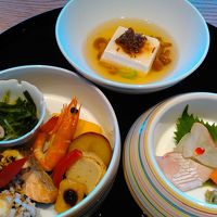 「手毬」という名の有田焼の３段重ねの物