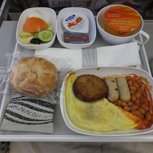 機内食?（ドバイ〜ラルナカ）