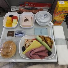 機内食?（マルタ〜ラルナカ）