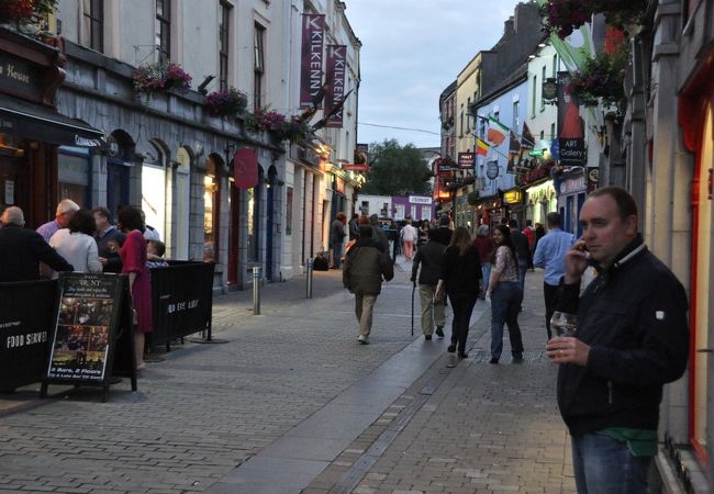 メインストリートにあります