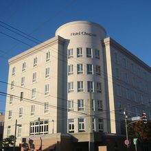 洒落たホテルの外観