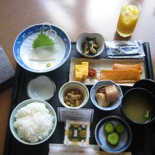 バイキングではないがボリュームある和朝食