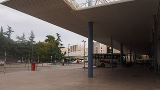 旧市街の外れにあります。